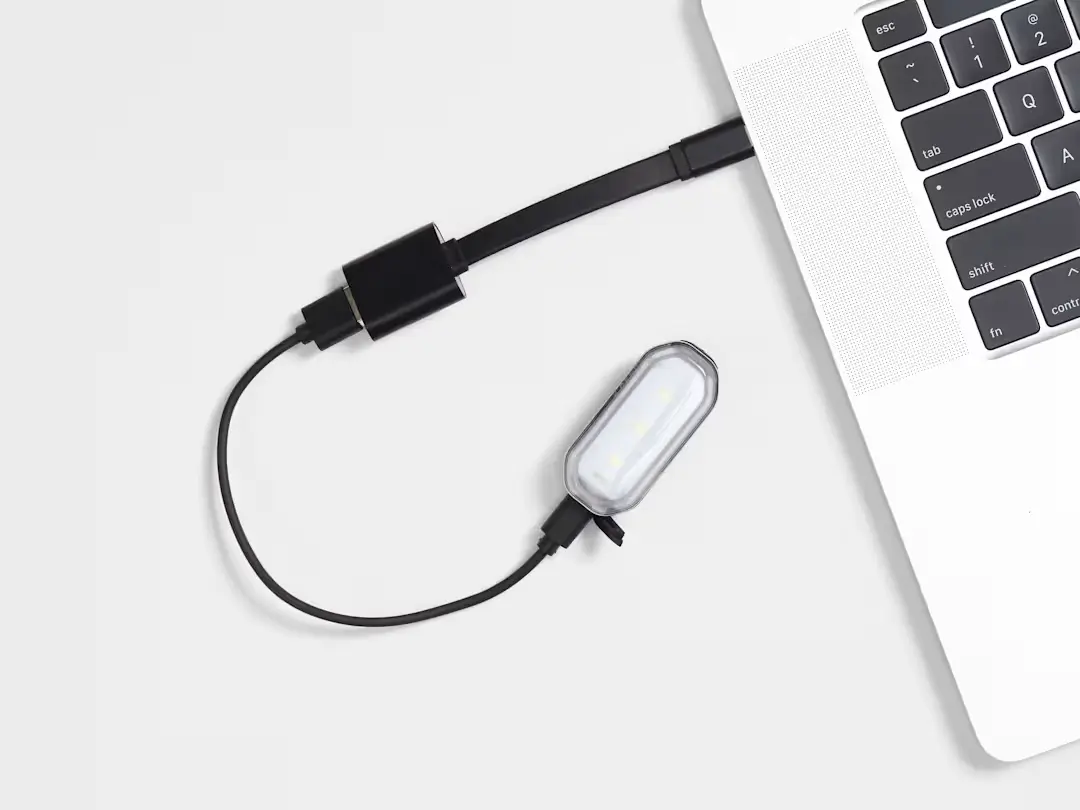 Luz delantera Trek Ion 50 R recargable por USB en Bikes Click