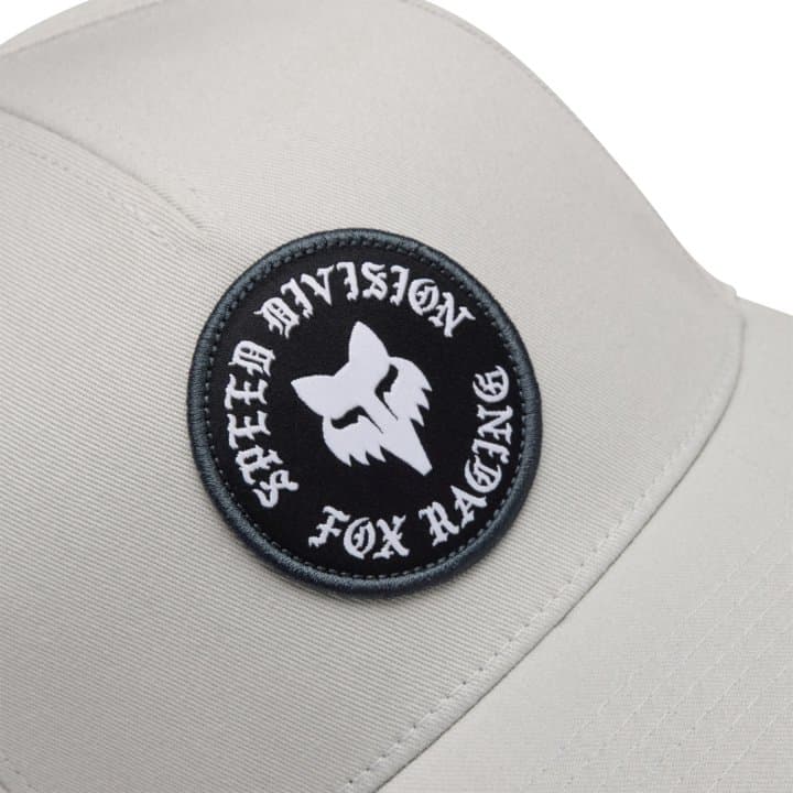 Gorra fox badge flexfit deportiva con parche frontal bordado en Bikes Click