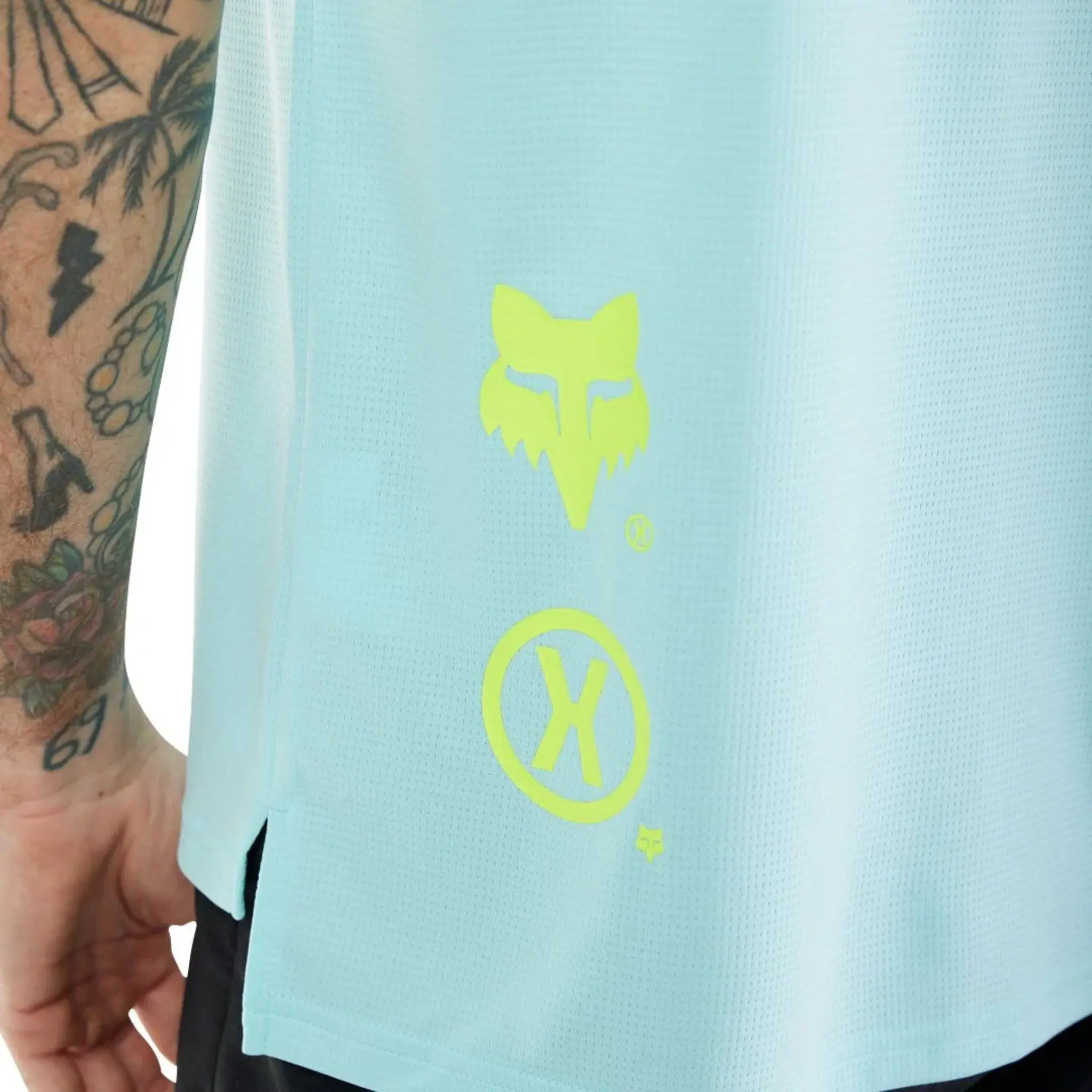 Camiseta fox defend elevated resistente para MTB y Enduro en Bikes Click